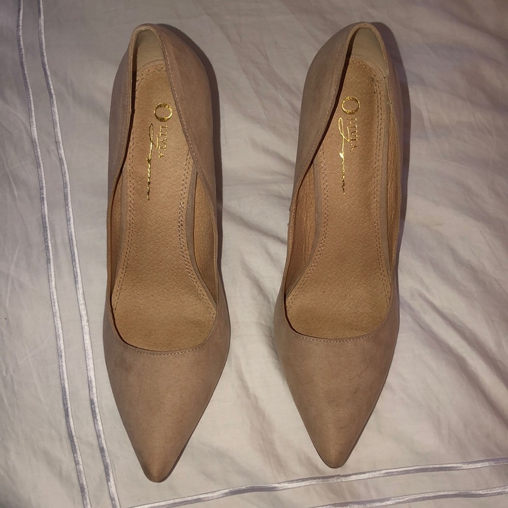 Nude pointed heels